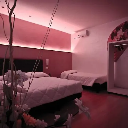 Via Palazzo בית הארחה